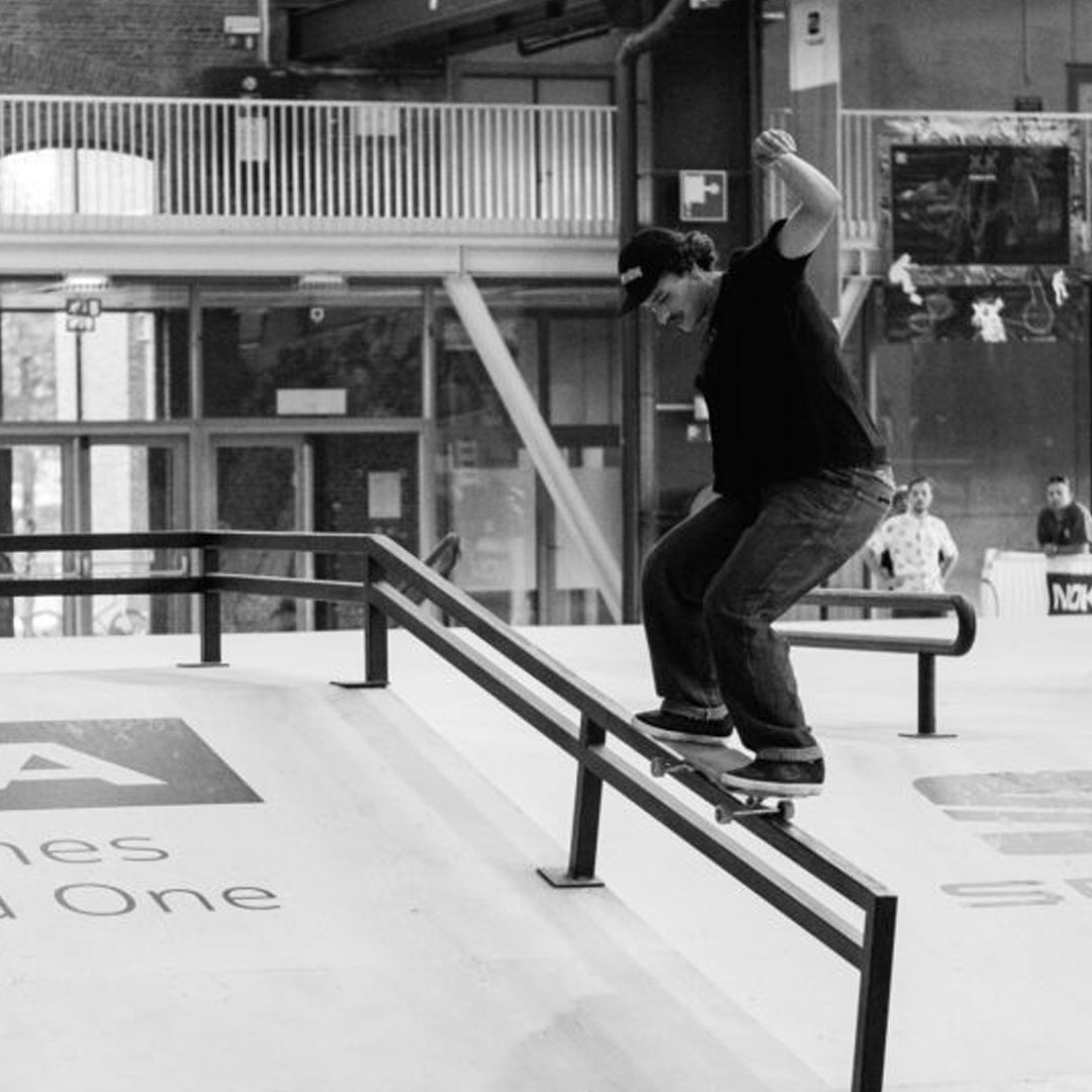 cravat_skateboard_1